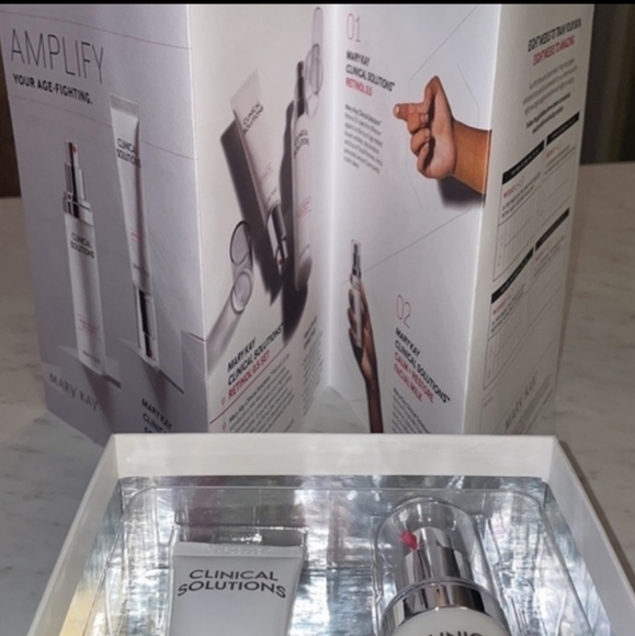 COPY - Mary Kay Clinical Solutions Retinol 0.5 Set - Picture 2 of 2